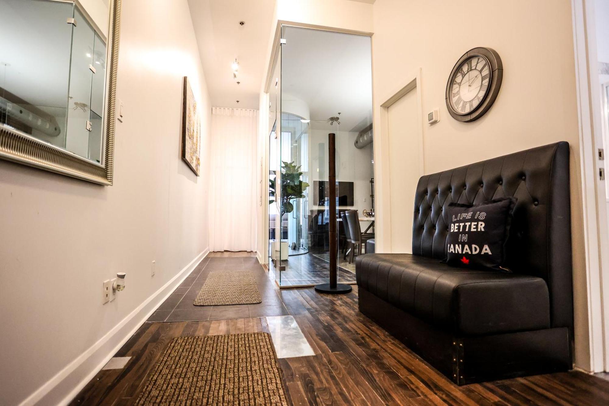 Elegant 3 Bedroom In Old Port - 201